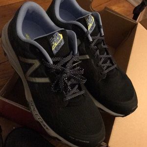 Never worn women’s sneakers
